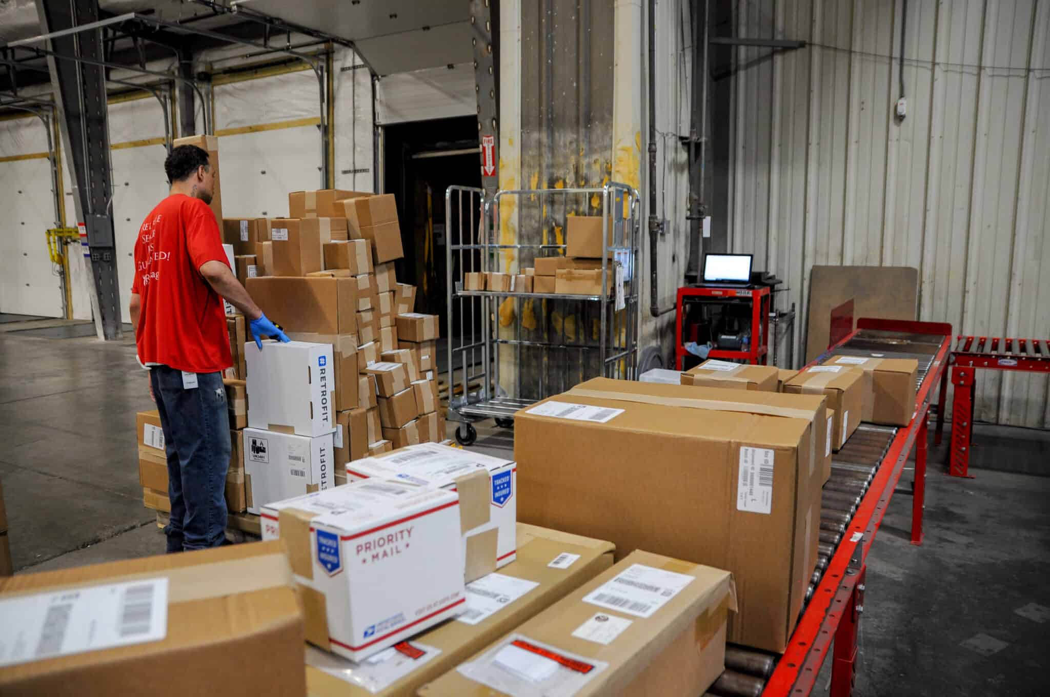 Comparing FedEx, UPS, and USPS Red Stag Fulfillment