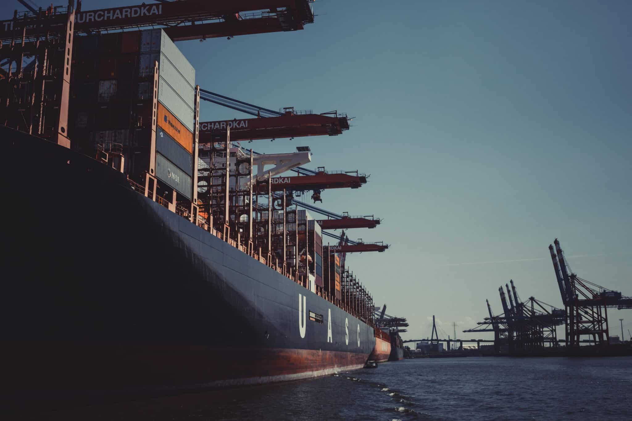 What you need to know about floor-stacked containers | Red Stag Fulfillment