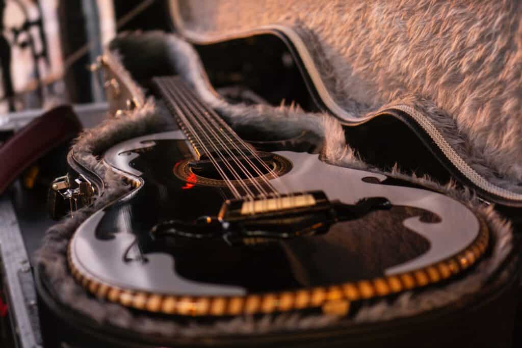 He paid a mover to ship goods, then saw his guitar on